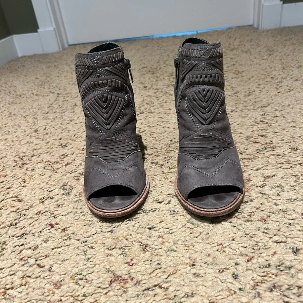 Vince Camuto Open-toe Heels - Picture 2 of 2